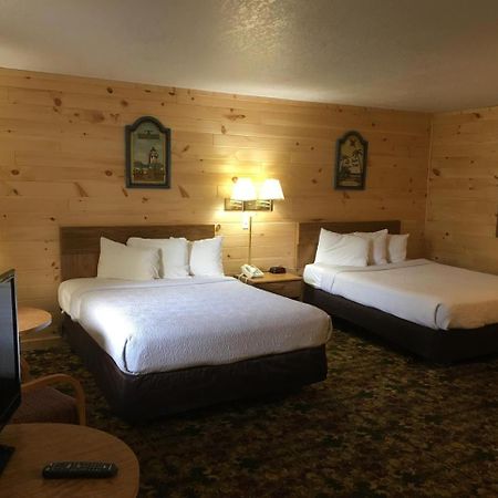 Great Mackinaw Beachfront Hotel Mackinaw City Esterno foto