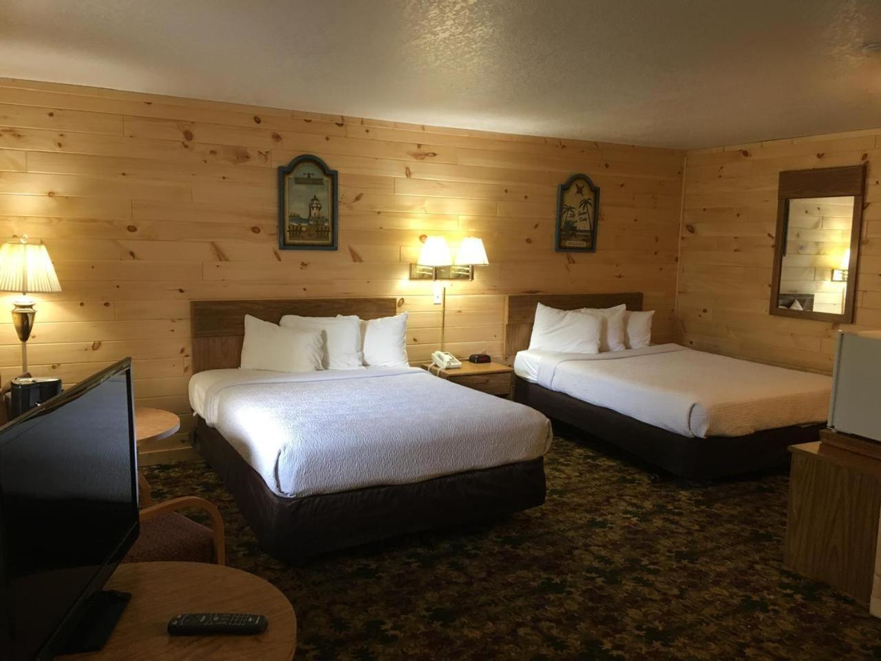 Great Mackinaw Beachfront Hotel Mackinaw City Esterno foto