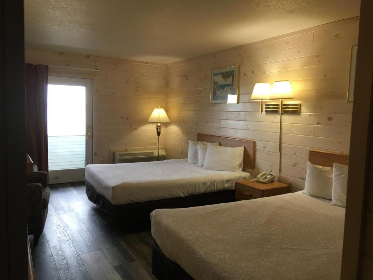 Great Mackinaw Beachfront Hotel Mackinaw City Esterno foto